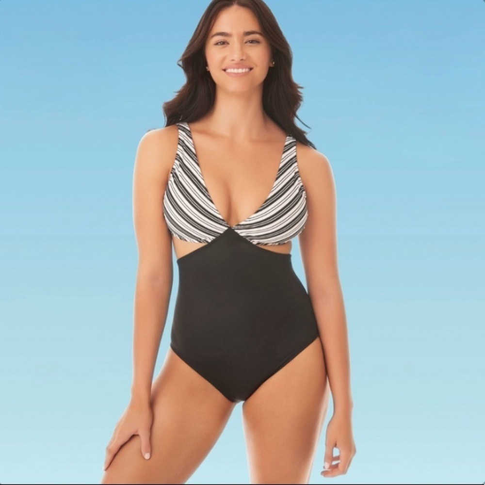 NWT Beach Betty By Miracle Side Cut Out Swimsuit e1.